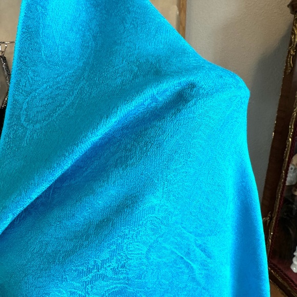 Artisan Nepal Blue Printed Pashmina Scarf - Picture 6 of 7
